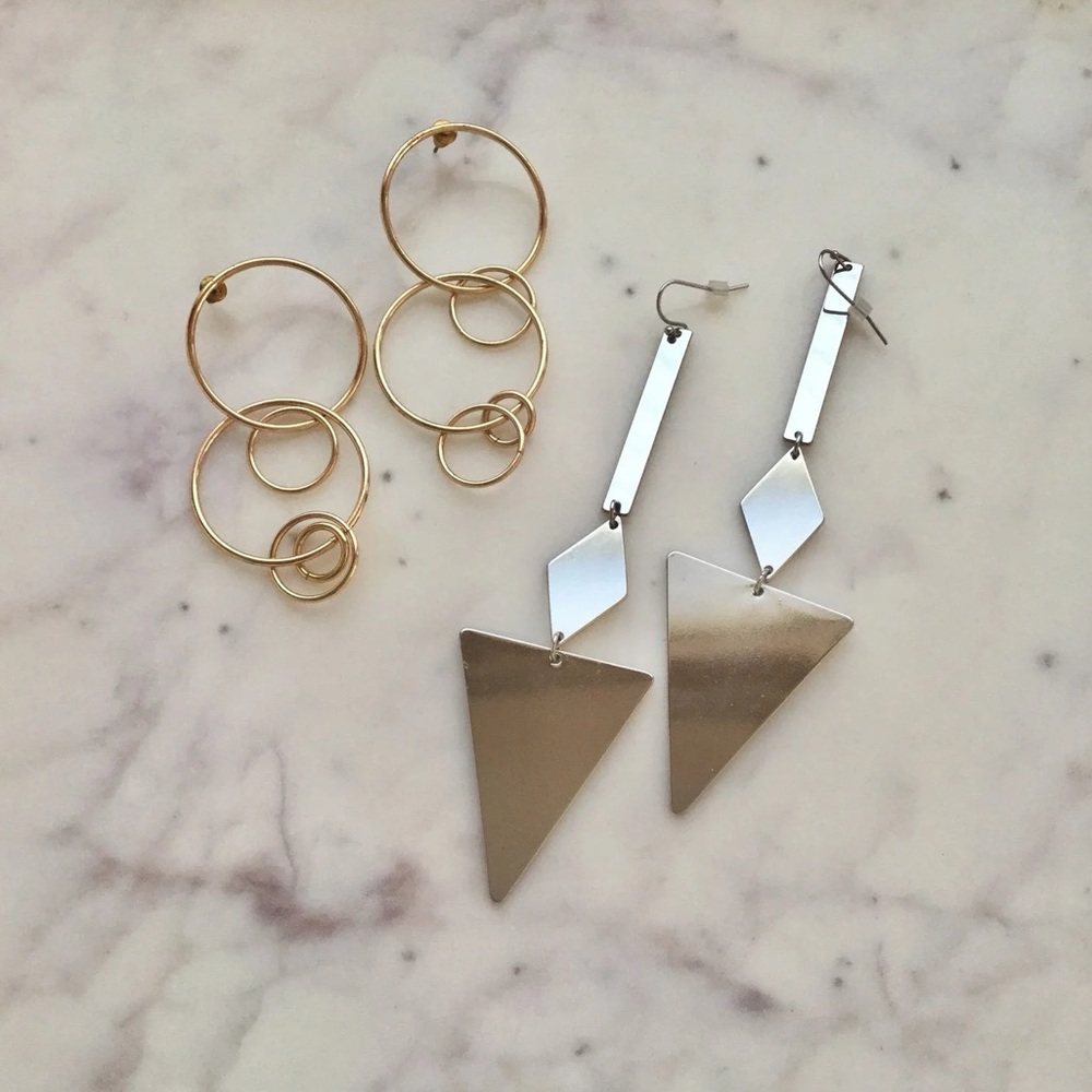set of 2 pairs of geometric earrings from U0